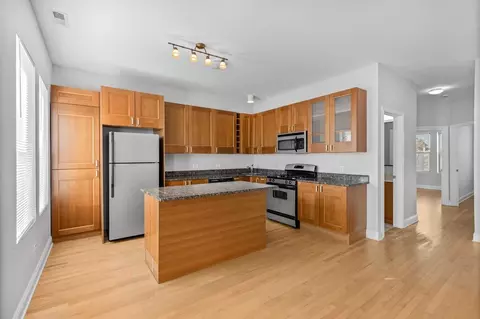 7526 N Seeley Ave, Chicago, IL 60645