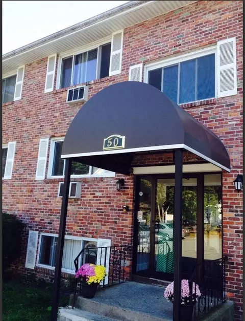 50 Hildreth St, Lowell, MA 01850