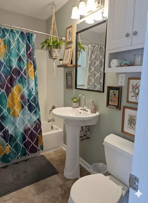 5523 Plaza Ln, Wichita, KS 67208