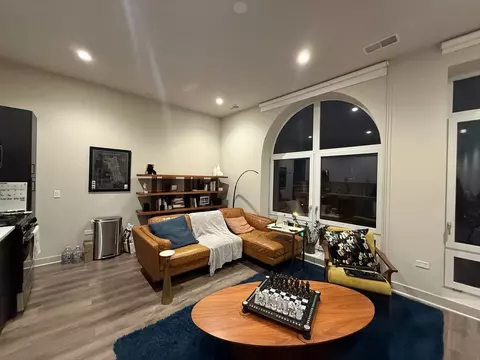 1502 W Ainslie St, Chicago, IL 60625