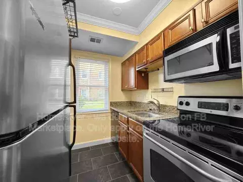 722 S Washington St #104, Alexandria, VA 22314