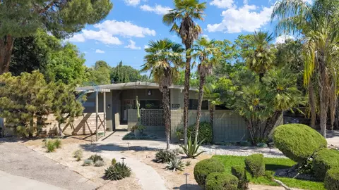 5544 N Poplar Ave, Fresno, CA 93704