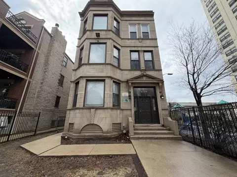 4832 N Winthrop Ave #2W, Chicago, IL 60640