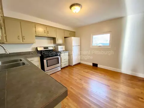 825 Collins Ave #2, Pittsburgh, PA 15206