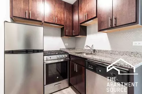 530 W Surf St #320, Chicago, IL 60657