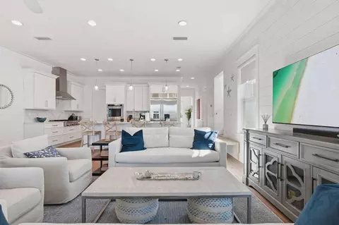 419 Lakefront Dr #1511649P, Laguna Beach, FL 32413