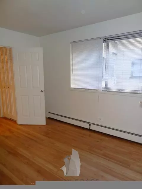 6011 N Winthrop Ave #207, Chicago, IL 60660