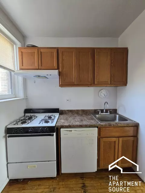 1364 W Estes Ave #2N, Chicago, IL 60626