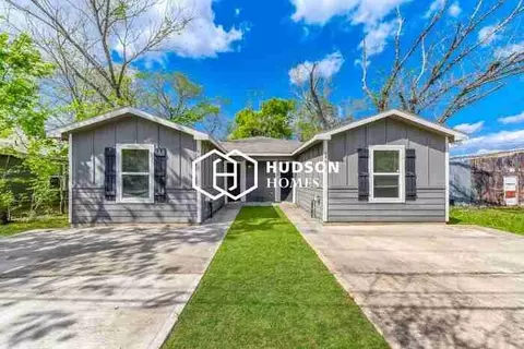 4615 Redbud St #B, Houston, TX 77051