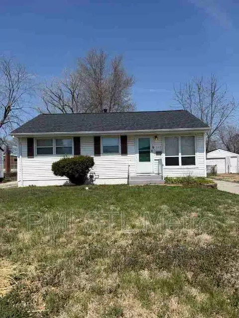 323 Shepley Dr, Glasgow Village, MO 63137