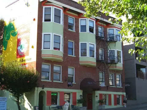 2190 W Burnside St #106, Portland, OR 97210