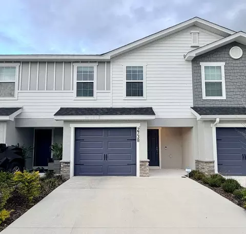2738 Idyll Lakes Cir, Plant City, FL 33566