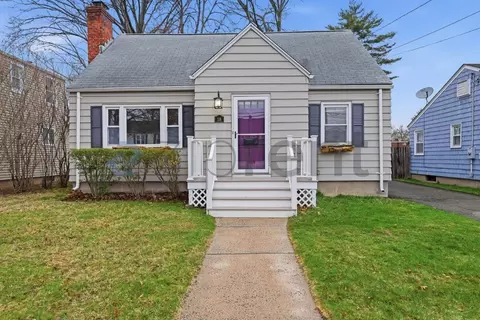 18 Saint James St, West Hartford, CT 06119