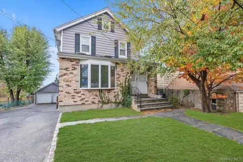 8 Jackson St #1, Glen Cove, NY 11542