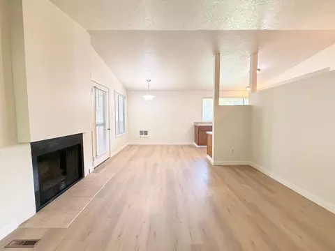 7060 Montauk Cir, Lake Oswego, OR 97035