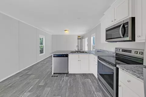 48 Formby St, Freeport, FL 32439