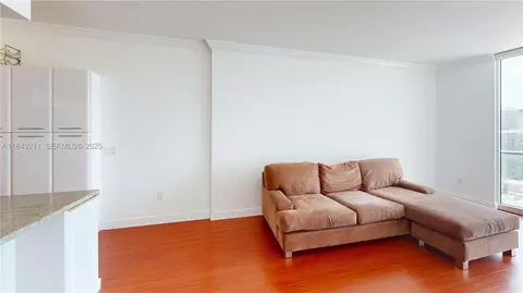 185 SW 7th St #4102, Miami, FL 33130