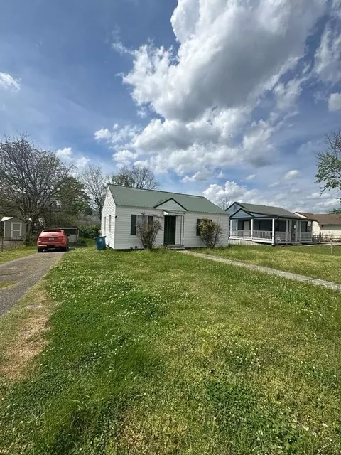505 Flegal Ave, Rossville, GA 30741