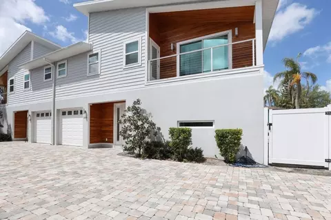 2066 Roselawn St, Sarasota, FL 34231