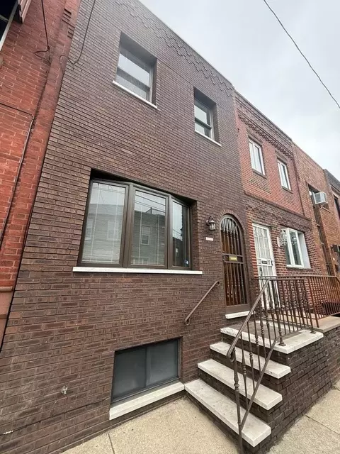 2650 S Colorado St, Philadelphia, PA 19145