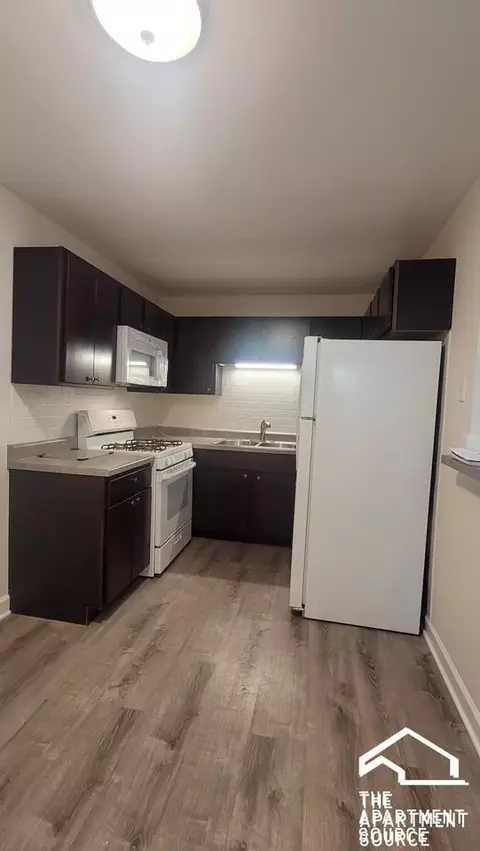 1039 College Ave #10E, Wheaton, IL 60187