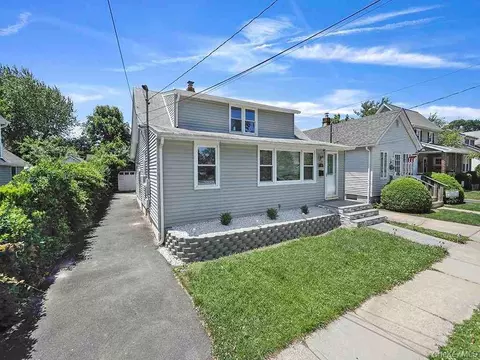 8 Winthrop St # 2, Lynbrook, NY 11563