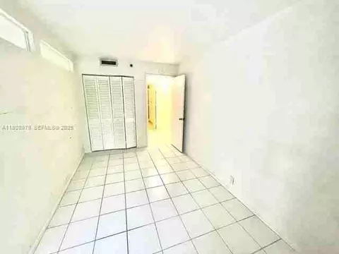 4000 Towerside Ter #305, Miami, FL 33138