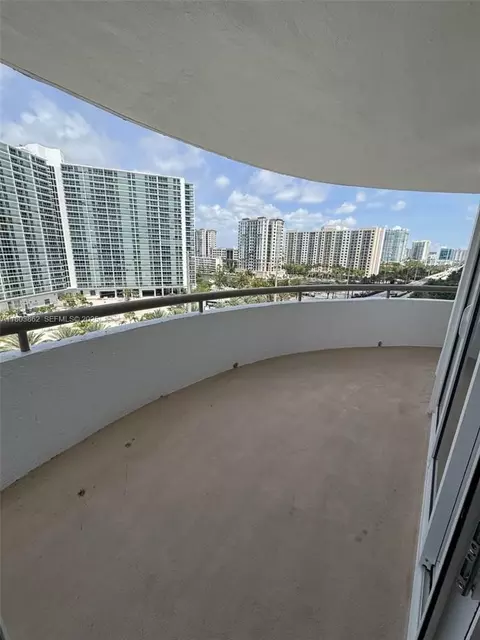 15645 Collins Ave #901, North Miami Beach, FL 33160