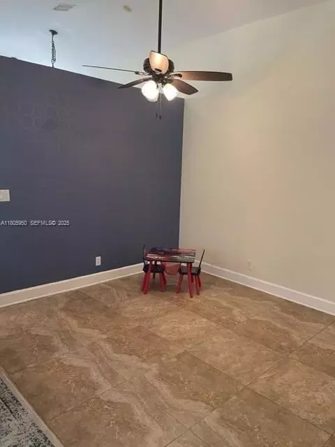 9871 Red Heart Ln, Tamarac, FL 33321