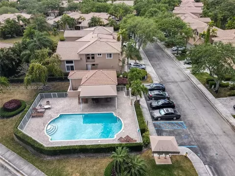31 SE 5th St, Miami, FL 33131