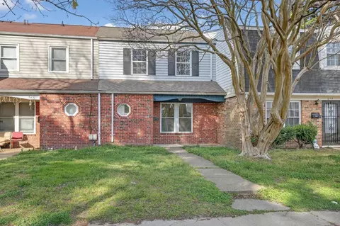 620 Red Horse Ln, Virginia Beach, VA 23462