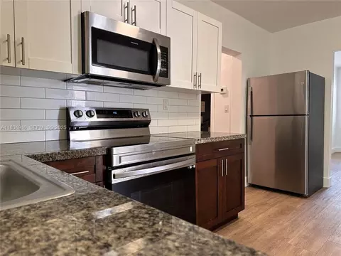 2335 NW 43rd St #A, Miami, FL 33142