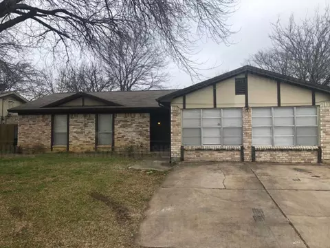 4702 Green Hollow Dr, Arlington, TX 76017