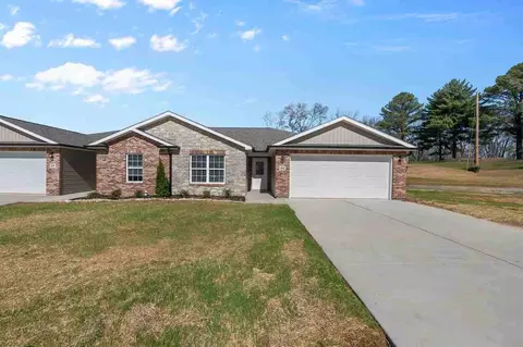 3438 Benton Hill Ln, Cape Girardeau, MO 63701