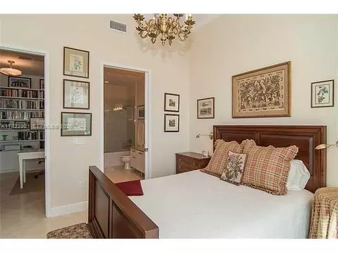 185 SW 7th St #4404, Miami, FL 33130