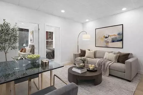 369 W 36th St #2B, New York, NY 10018