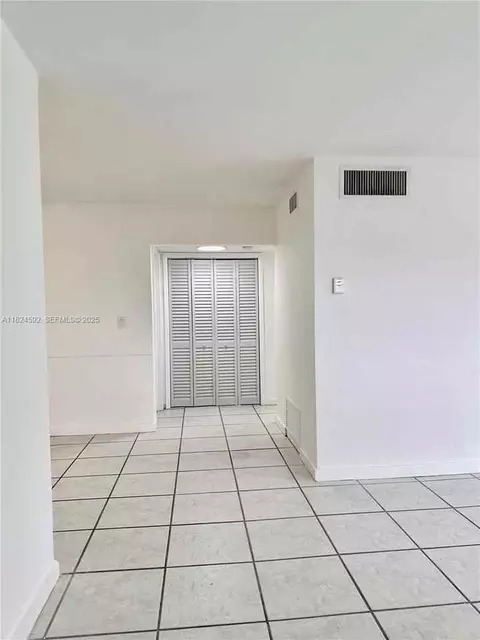 950 Biarritz Dr #4, Miami Beach, FL 33141