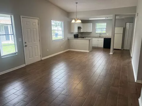 10101 Lake Oak Cir, Tampa, FL 33624