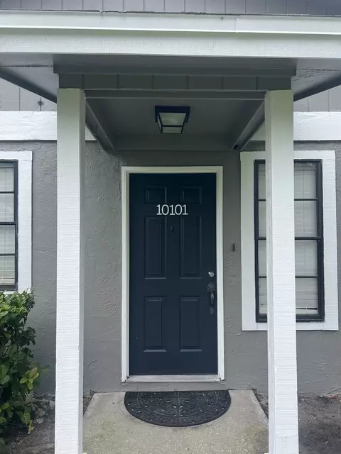 10101 Lake Oak Cir, Tampa, FL 33624