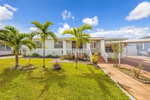 520 E 44th St, Hialeah, FL 33013