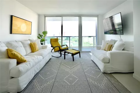 100 Bayview Dr #803, Sunny Isles Beach, FL 33160