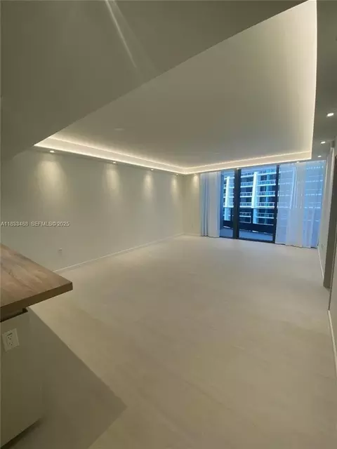 1000 Brickell Plz #2707, Miami, FL 33131