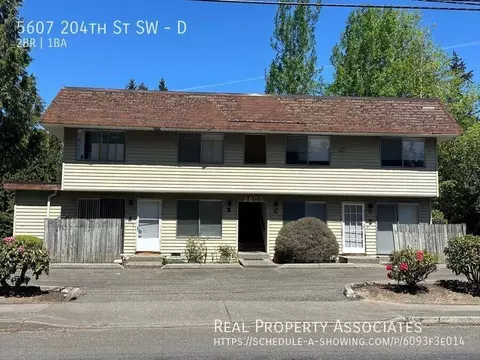 5607 204th St SW #D, Lynnwood, WA 98036