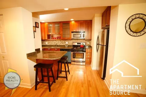 6954 N Greenview Ave #305, Chicago, IL 60626