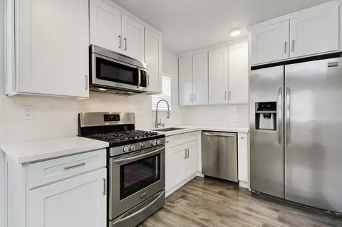 343 Heliotrope Dr, Los Angeles, CA 90004