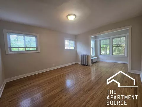 558 Elmwood Ave #1, Evanston, IL 60202