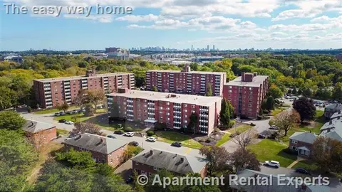 55 Hill Rd #209, Belmont, MA 02478