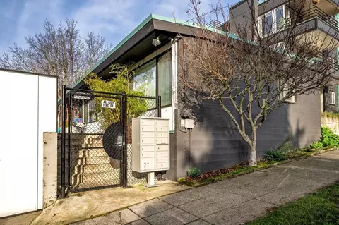2008 N 78th St, Seattle, WA 98103