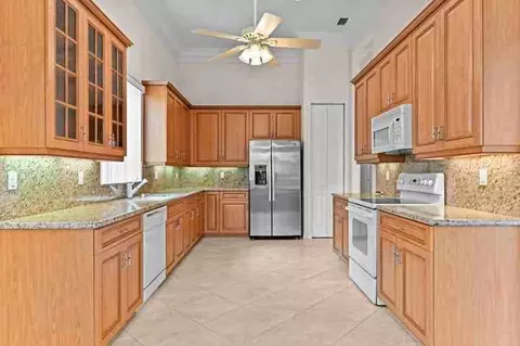 6823 Fabiano Cir, Boynton Beach, FL 33437