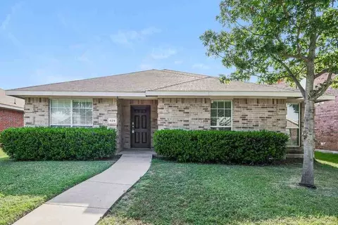 829 Clear Creek Dr, Desoto, TX 75115